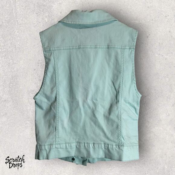 Forever 21 Women's Studded Sleeveless Denim Vest Size Small Light Blue 16x20.5 - Picture 2 of 4
